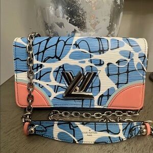 Louis Vuitton Twist Chain Aqua Print